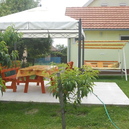 דירות Balatonfůzfő Nora Apartman מראה חיצוני תמונה