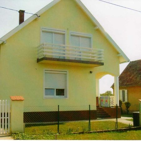 דירות Balatonfůzfő Nora Apartman מראה חיצוני תמונה