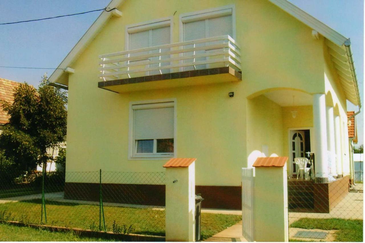 דירות Balatonfůzfő Nora Apartman מראה חיצוני תמונה